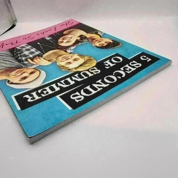 5 Seconds of Summer She Looks So Perfect by Mary Boone Magazine Album 2014 - Picture 4 of 10